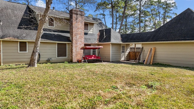 back of house featuring a lawn