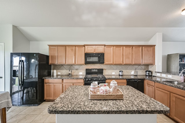 kitchen with tasteful backsplash, sink, vaulted ceiling, and black appliances