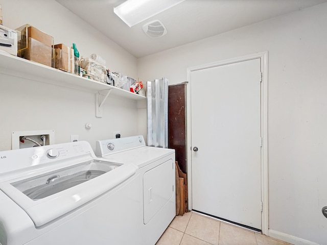 washroom featuring light tile patterned floors and independent washer and dryer