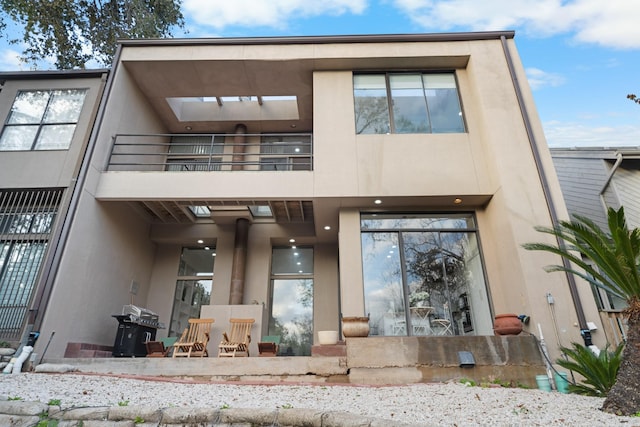 view of front of house featuring a balcony