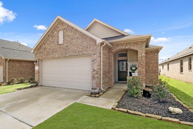 view of front of property featuring a garage and a front yard