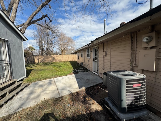 view of yard featuring central AC