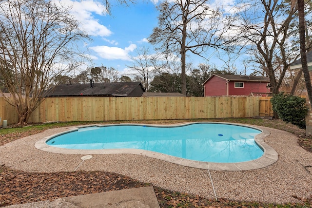 view of swimming pool