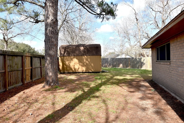 view of yard with a shed