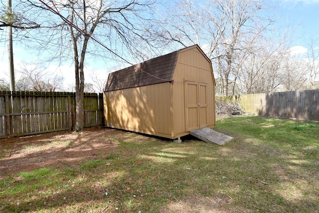 view of outdoor structure with a yard