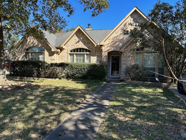 view of front facade with a front lawn