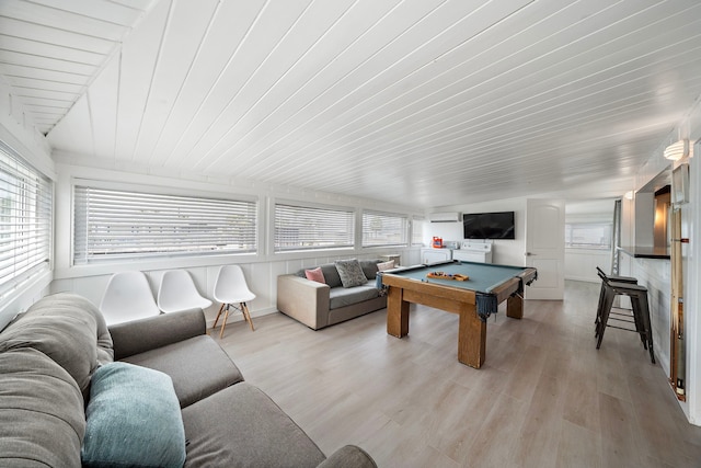 playroom featuring light hardwood / wood-style flooring and billiards