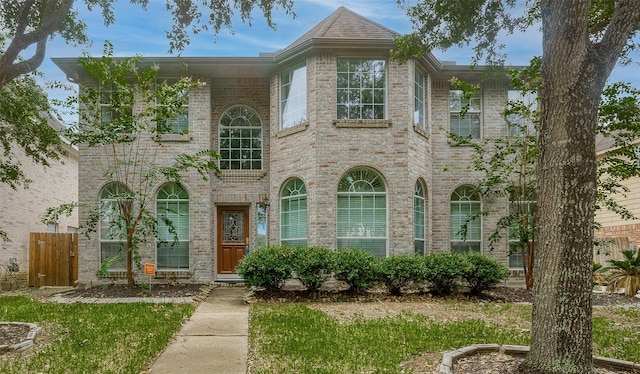 view of front of property with a front lawn