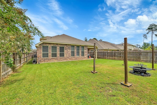 view of yard featuring a fire pit