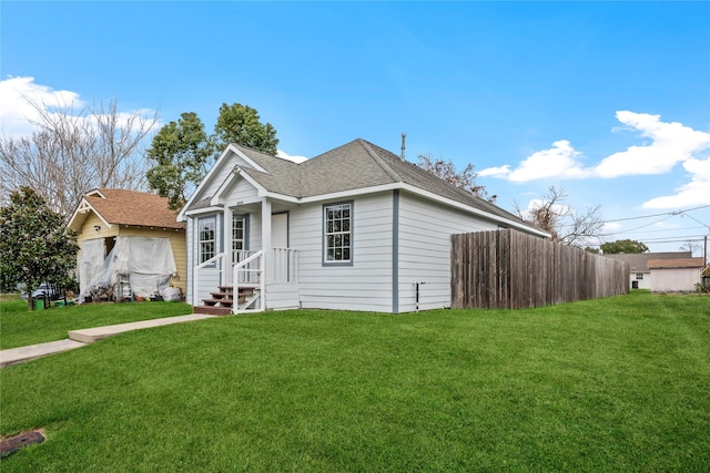 view of front facade with a front yard