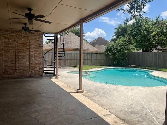 1014 Goldfinch Ave, Sugar Land, TX 77478 - view of swimming pool with stairs, a fenced backyard, a patio, ceiling fan, and a pool with connected hot tub