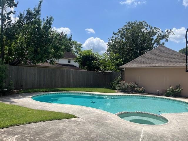 1014 Goldfinch Ave, Sugar Land, TX 77478 - view of pool with a fenced backyard and a pool with connected hot tub