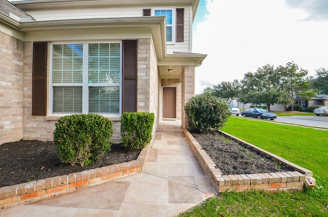 entrance to property featuring a yard