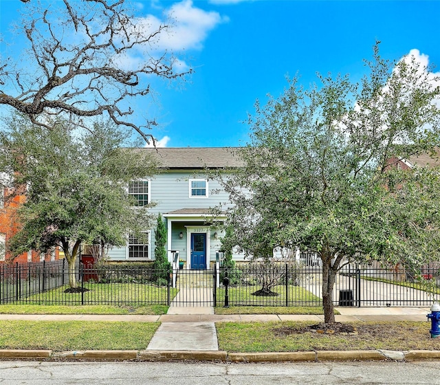 view of front of property featuring a front yard