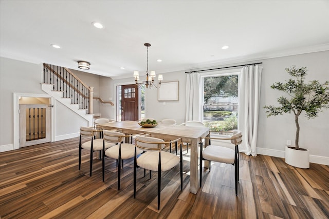 dining room featuring crown molding, dark hardwood / wood-style floors, and an inviting chandelier