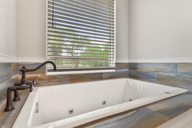 bathroom featuring tiled tub