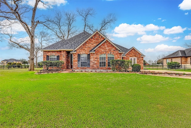 view of front of house featuring a front lawn