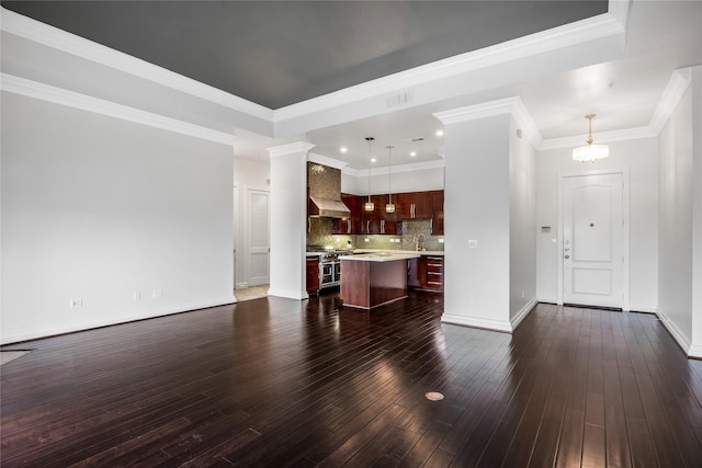 unfurnished living room featuring dark hardwood / wood-style flooring, sink, crown molding, and a notable chandelier