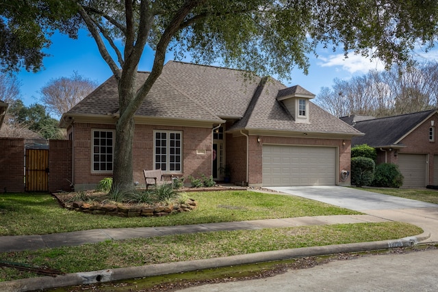 view of front facade with a garage and a front yard