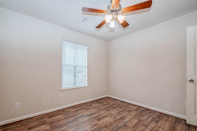 unfurnished room with dark wood-type flooring and ceiling fan