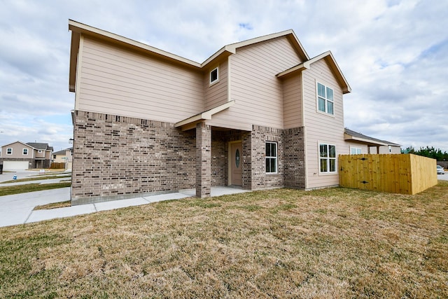 view of front of home featuring a patio and a front yard