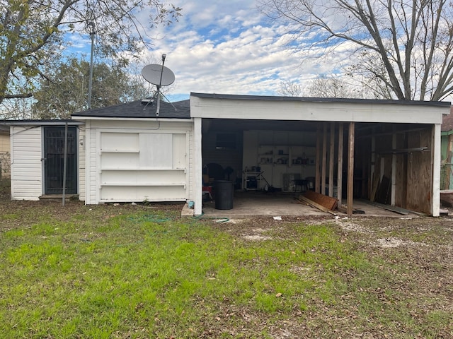 exterior space with a yard