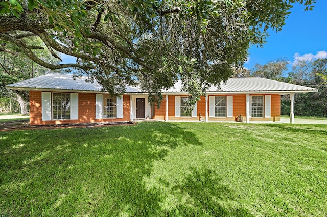 ranch-style house featuring a front lawn