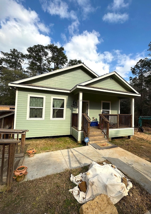 view of front facade featuring a porch