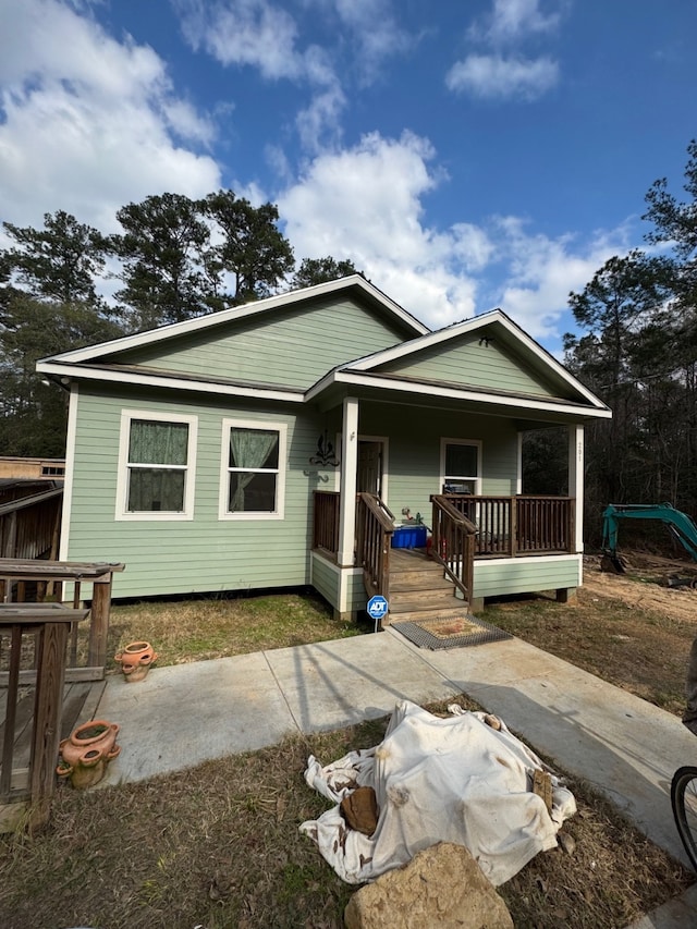 view of front of property featuring covered porch