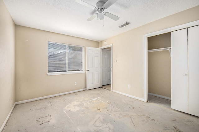 unfurnished bedroom with ceiling fan, a closet, and a textured ceiling