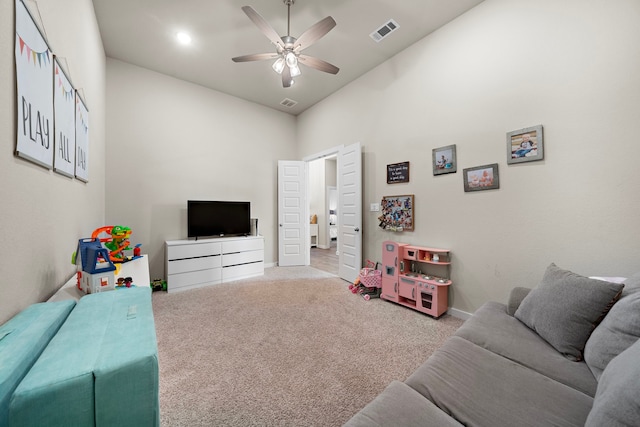 carpeted living room featuring ceiling fan