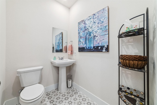 bathroom featuring sink and toilet