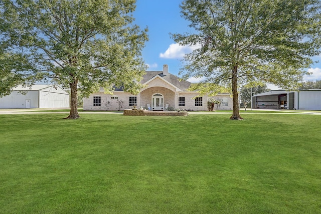 view of front of house with a carport and a front yard