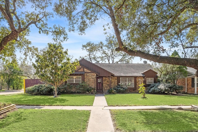 single story home with a front yard