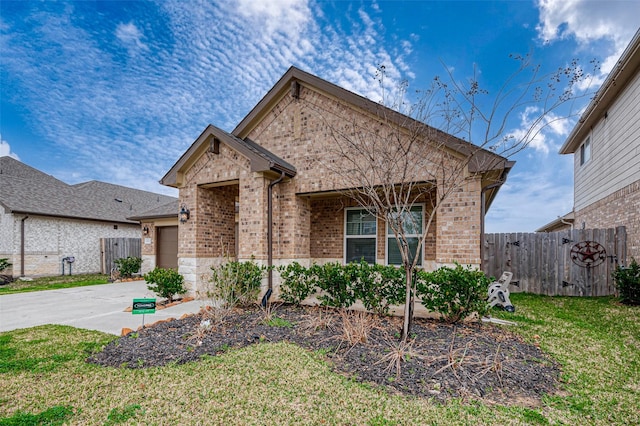 view of front of property with a front yard