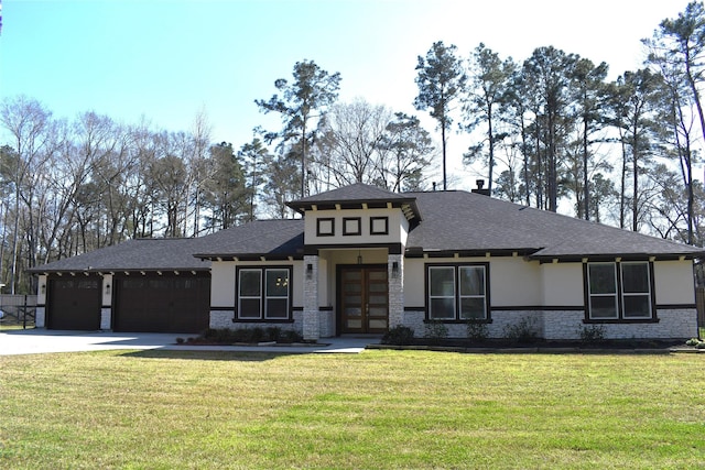 prairie-style house featuring a garage, a shingled roof, driveway, stucco siding, and a front yard