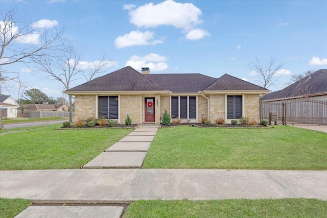 view of front of property with a front yard