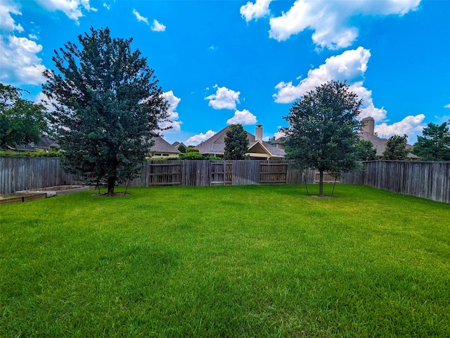 view of yard featuring a fenced backyard