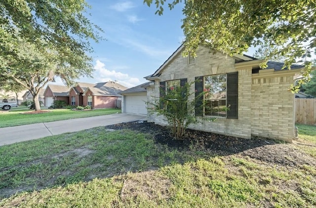 view of front of home featuring a garage and a front yard