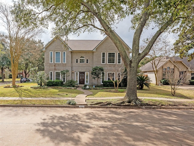 view of front of property with a front yard