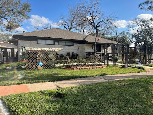 view of front of property with a front yard