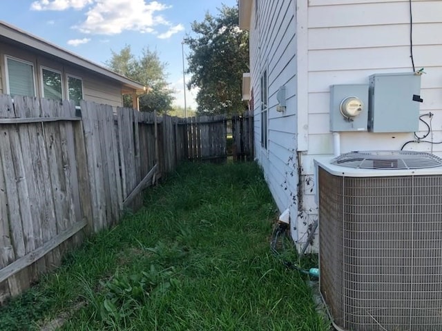 view of yard featuring cooling unit