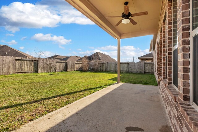 view of yard with a patio and ceiling fan