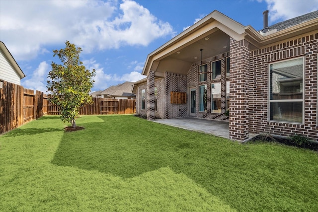 view of yard featuring a patio