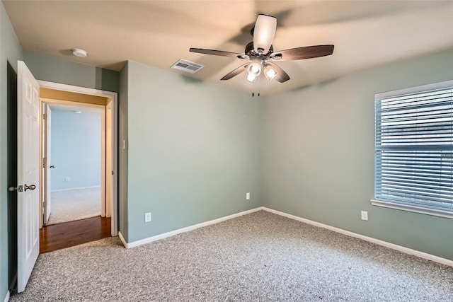 carpeted empty room featuring ceiling fan