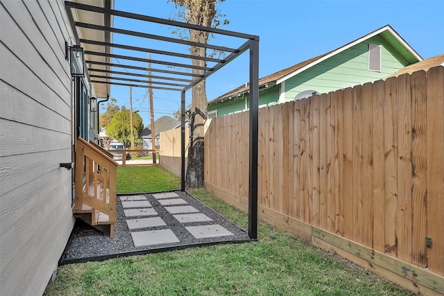 view of yard featuring a pergola