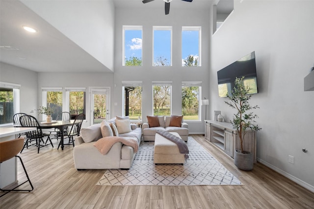 sunroom / solarium featuring ceiling fan