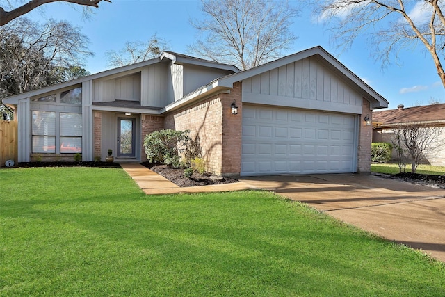 view of front facade with a garage and a front yard