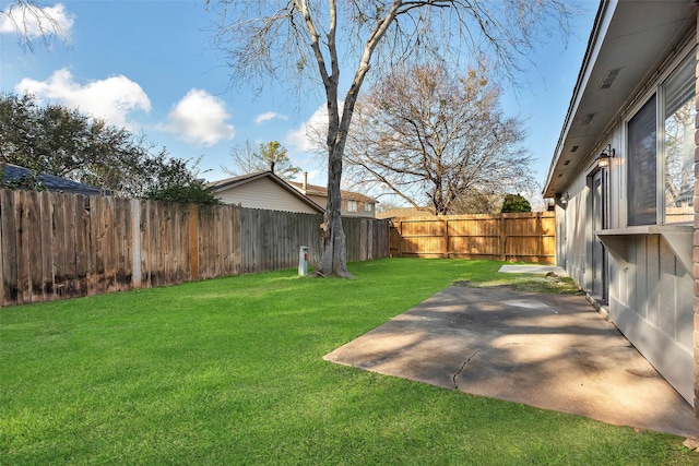 view of yard with a patio