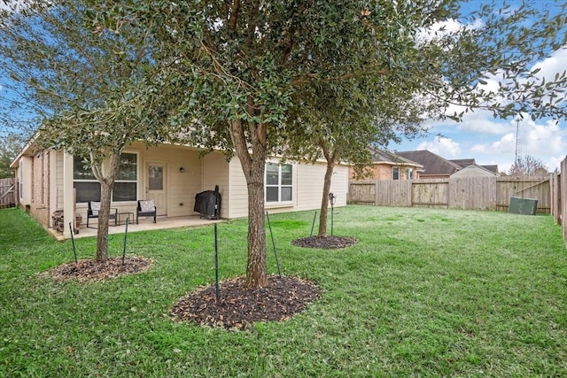 view of yard featuring a patio